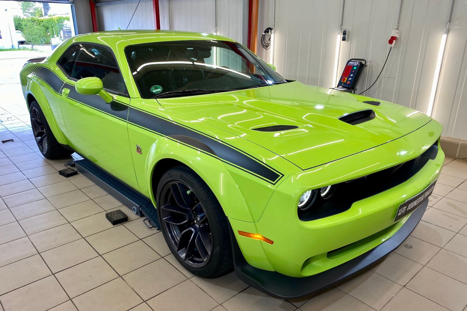 Dodge Challenger SRT | AngryBEE